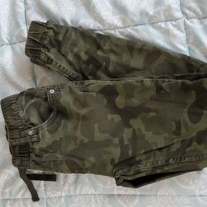 Levi's camo joggers